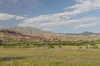 2014 Prowincja Wajoc Dzor, Krajobrazy widziane z drogi M2, Widoki okolic Arpi (01).jpg