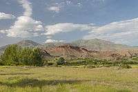 2014 Prowincja Wajoc Dzor, Krajobrazy widziane z drogi M2, Widoki okolic Arpi (04).jpg