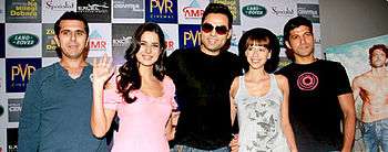 Koechlin posing for the camera with Zindagi Na Milegi Dibara co-stars Abhay Deol, Farhan Akhtar, Katrina Kaif